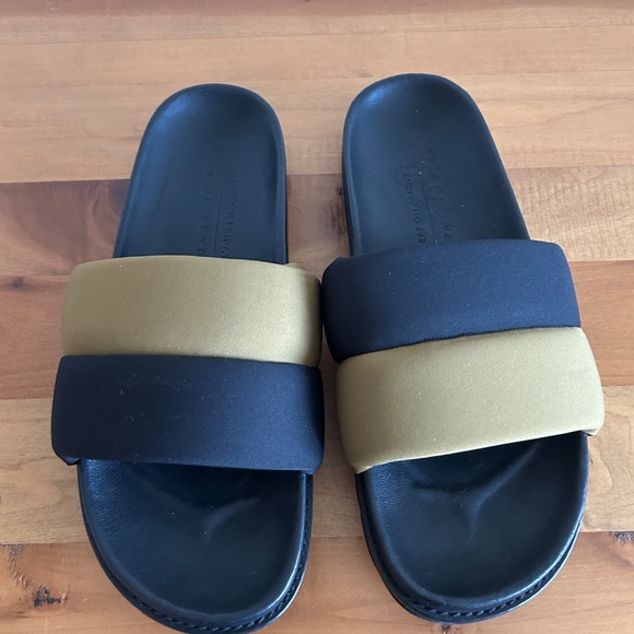 Freda Salvador X Left on Friday Collab Slides size 10 - Picture 3 of 12